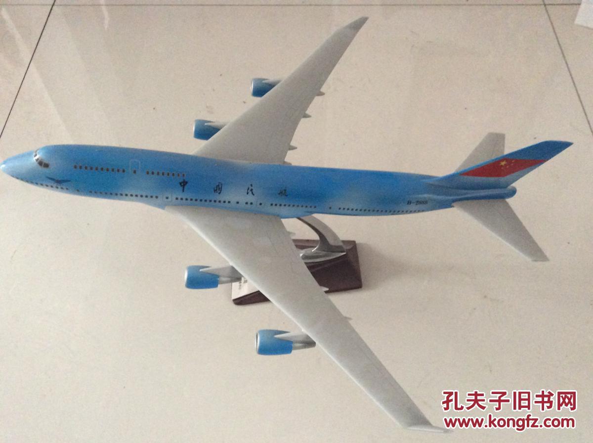一架尘封多年的超大波音777飞机模型,保存完好,尺寸长50*45
