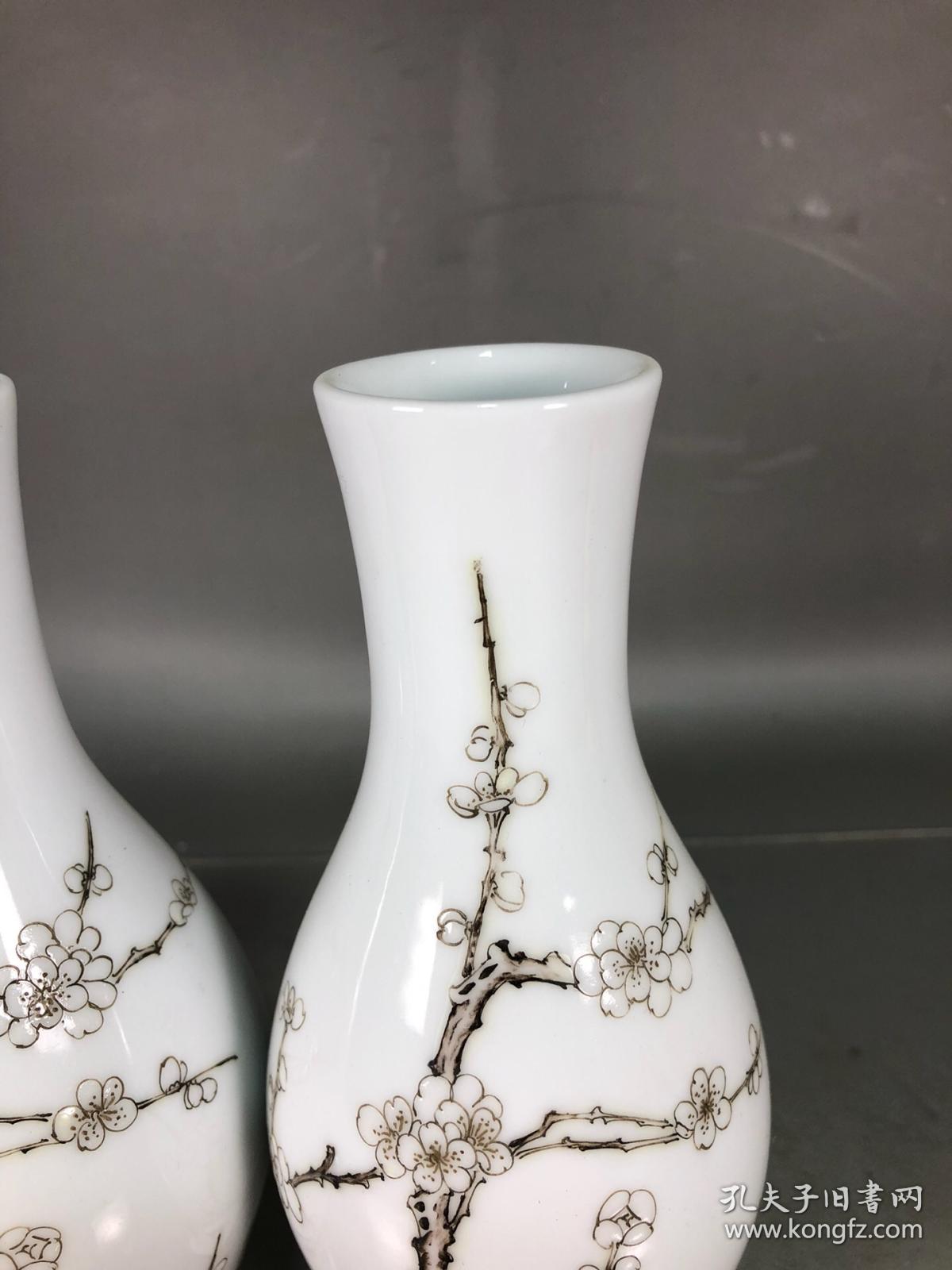 清代墨彩梅花观音瓶一对