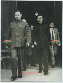 1967年红卫兵烧毁了英国驻北京大使馆后,中国