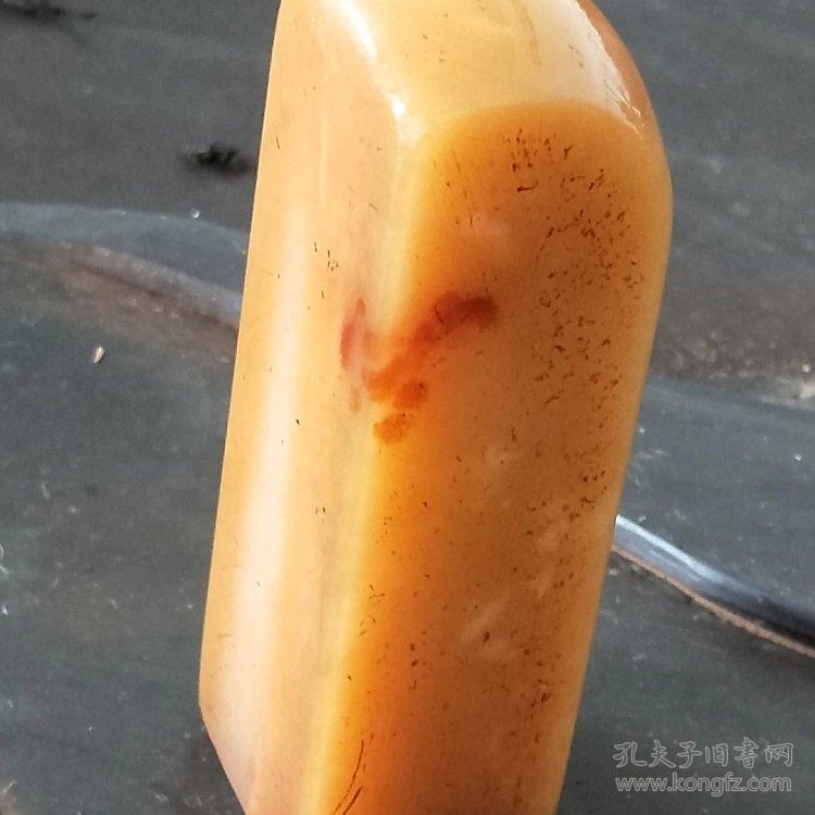 清代寿山石田黄石老印章【黄土陵】款,尺寸6.9x2.1cm重70.4克