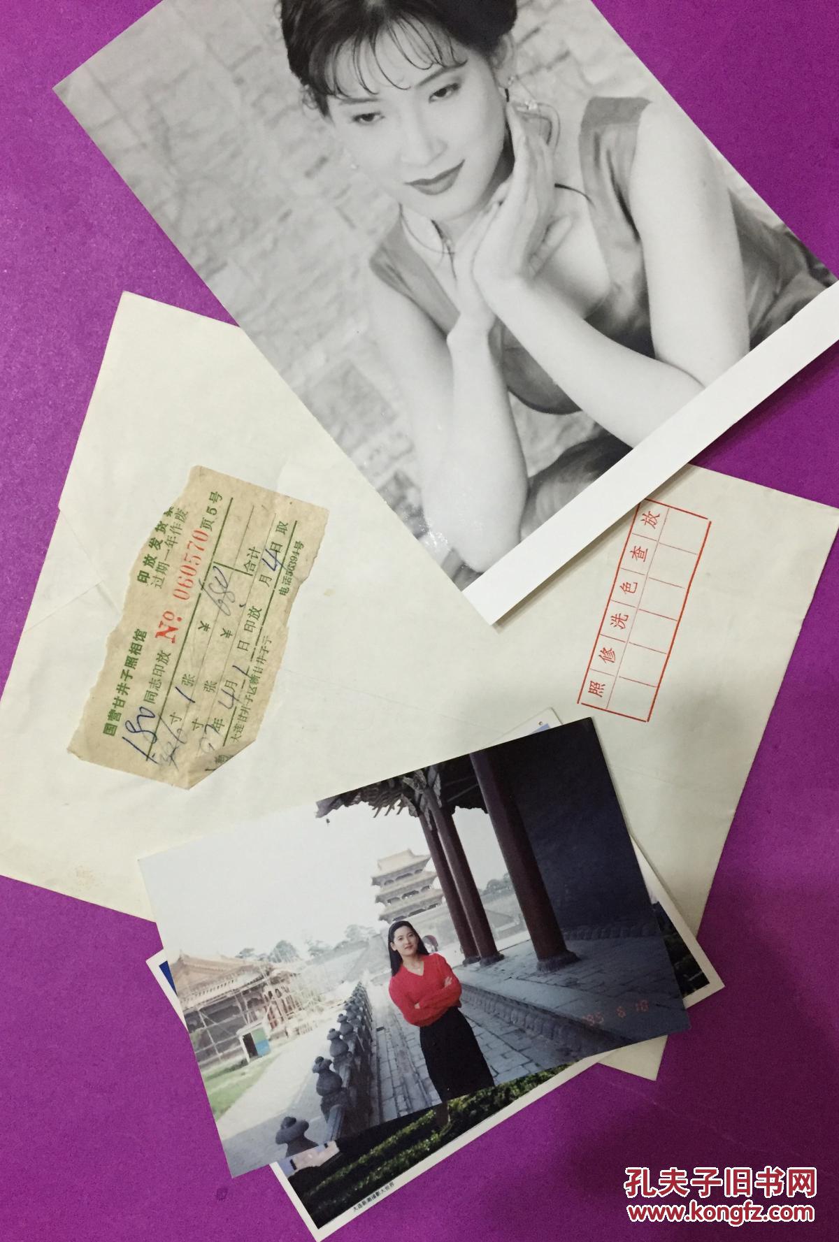 90年代照片(很漂亮的一位女士,其中一张照片的背景是几栋古建筑)