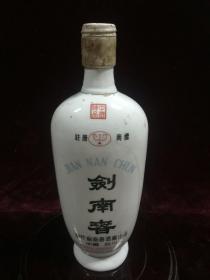  b>剑南春 /b>(空酒瓶)八十年代 500毫升