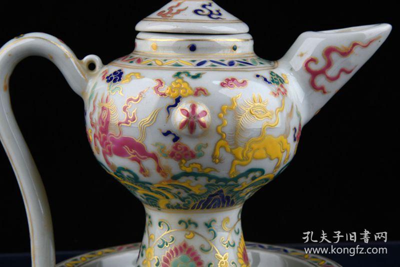 明代宣德年制五彩描金缠枝花海马纹执壶