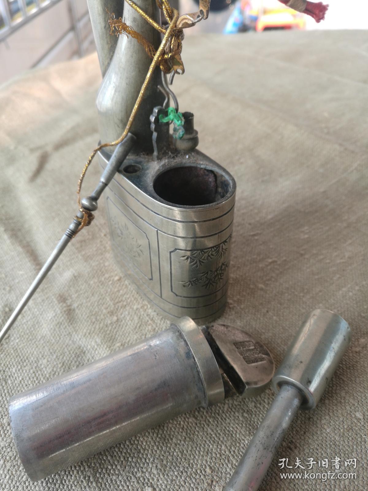 非常沉重的白铜清代雕花老水烟袋