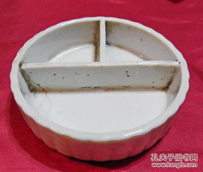 清代末期本色白波浪边间隔水墨瓷舔器