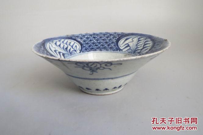 青花发色很漂亮的一个斗笠碗略有小线
