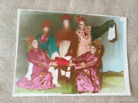 老照片《戏曲人物合影剧照(手工上色)》长20厘