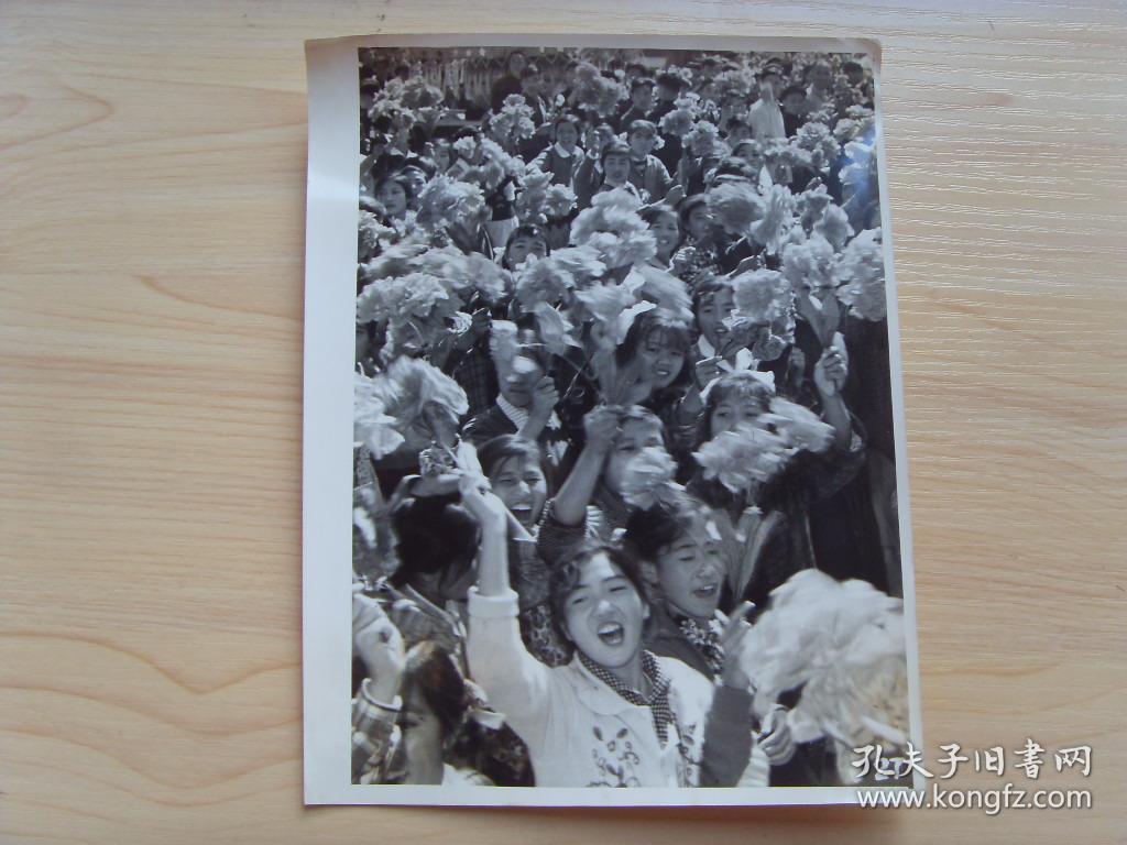 老照片:【※1959年庆祝建国十周年---北京大学生队伍通过天安门广场