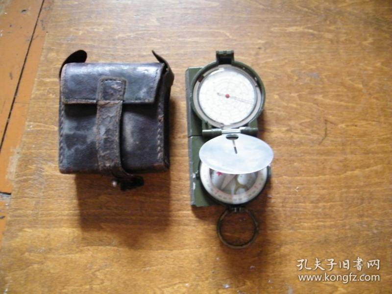 军用指南针-六五式,高精度(带皮套,套7品,盘面缺一螺丝)