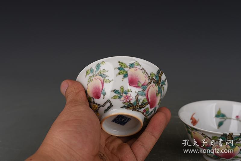 清乾隆粉彩福寿桃碗