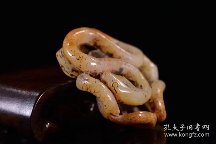 和田玉盘蛇佩