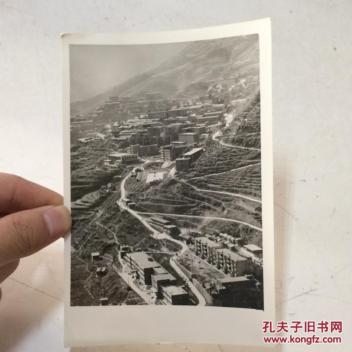 滇中新建铜矿区 1 背面有说明 地点: 建设中的云南省大姚铜矿已经部分