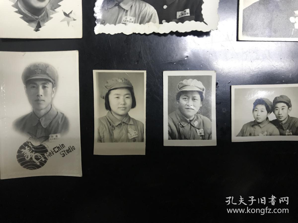 建国初军人老照片7张,身穿建放前后军服的女兵照,背后