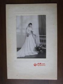 早期女子婚纱照（上海大方照相馆）
