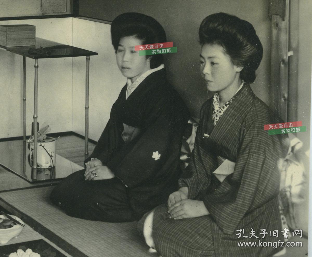 民国时期日本茶道仪式,和服仕女老照片,强烈泛银