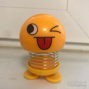 可爱摆件 装饰 黄色表情包摇头娃娃 弹簧抖头娃娃 调皮 吐舌头