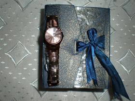 钟表类：收藏适用佩戴钨钢带女款精致走时准确雷达手表一块