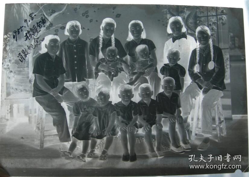 【老照片(老底片)】漂亮,大辫子美女,多小孩.1955年,于绥分别留念