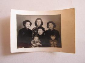 建国初期家庭合影照片