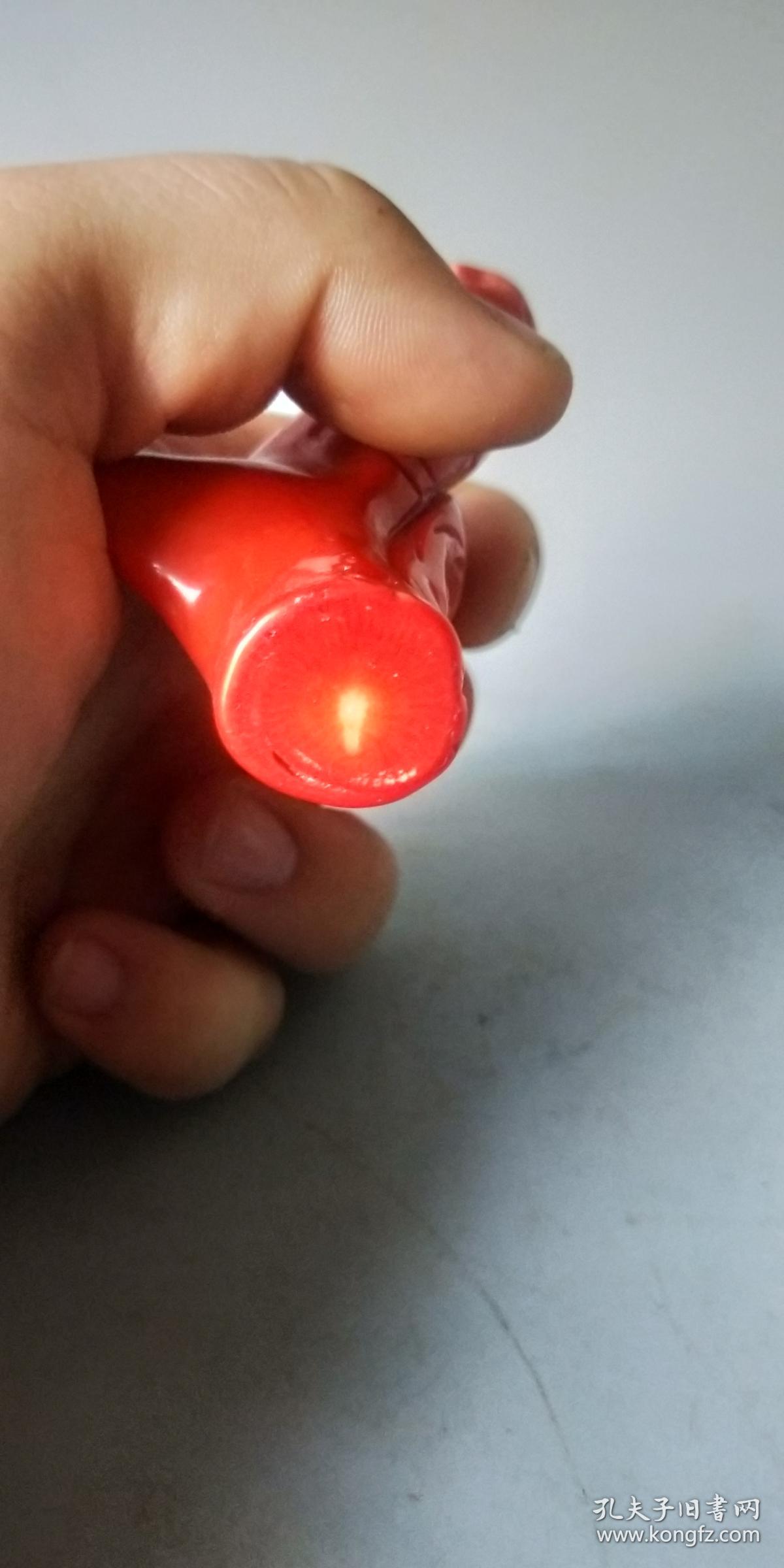 海里的天然红石头雕件摆放漂亮有天然石头纹