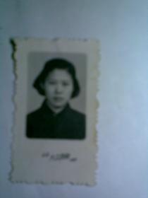 女青年，老照片一张（北京大众照相，1966年）