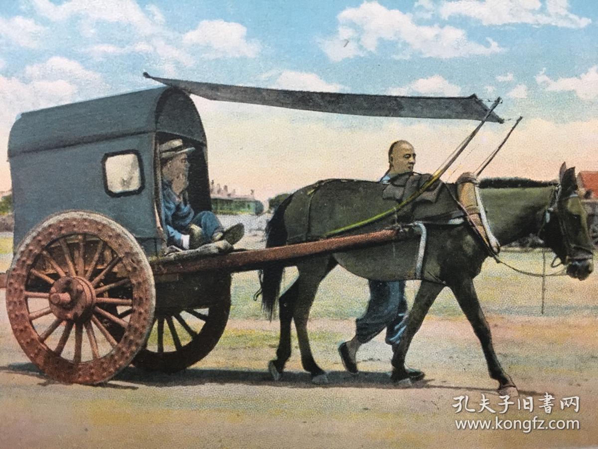 北京街道上车夫正牵着载有乘客的马车或驴车等景象(詹布鲁恩摄制