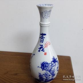 中国泸州 景德镇 制 玉韵青花陶瓷酒瓶 27cm