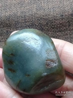 1700 和田玉 沁色 青玉 籽料 原石 83克
