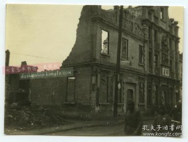 民国日军入侵江西九江,与国军交火后摧毁的街道和商铺残垣断壁老照片
