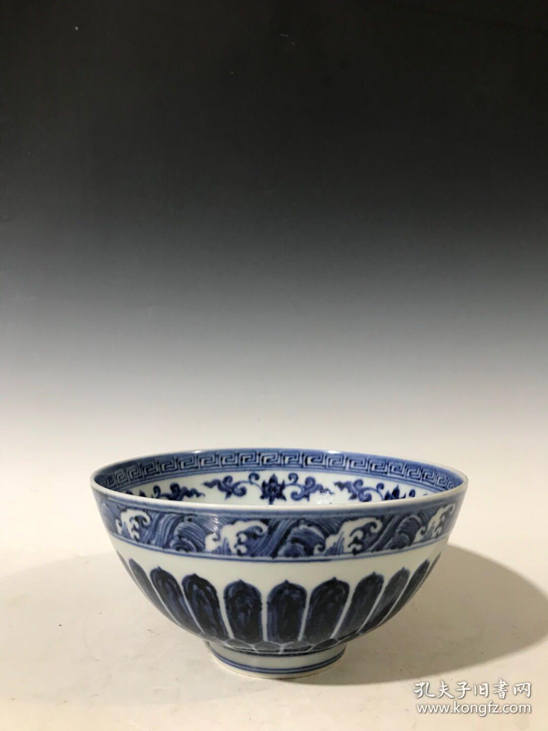 明永乐青花缠枝花卉纹鸡心碗