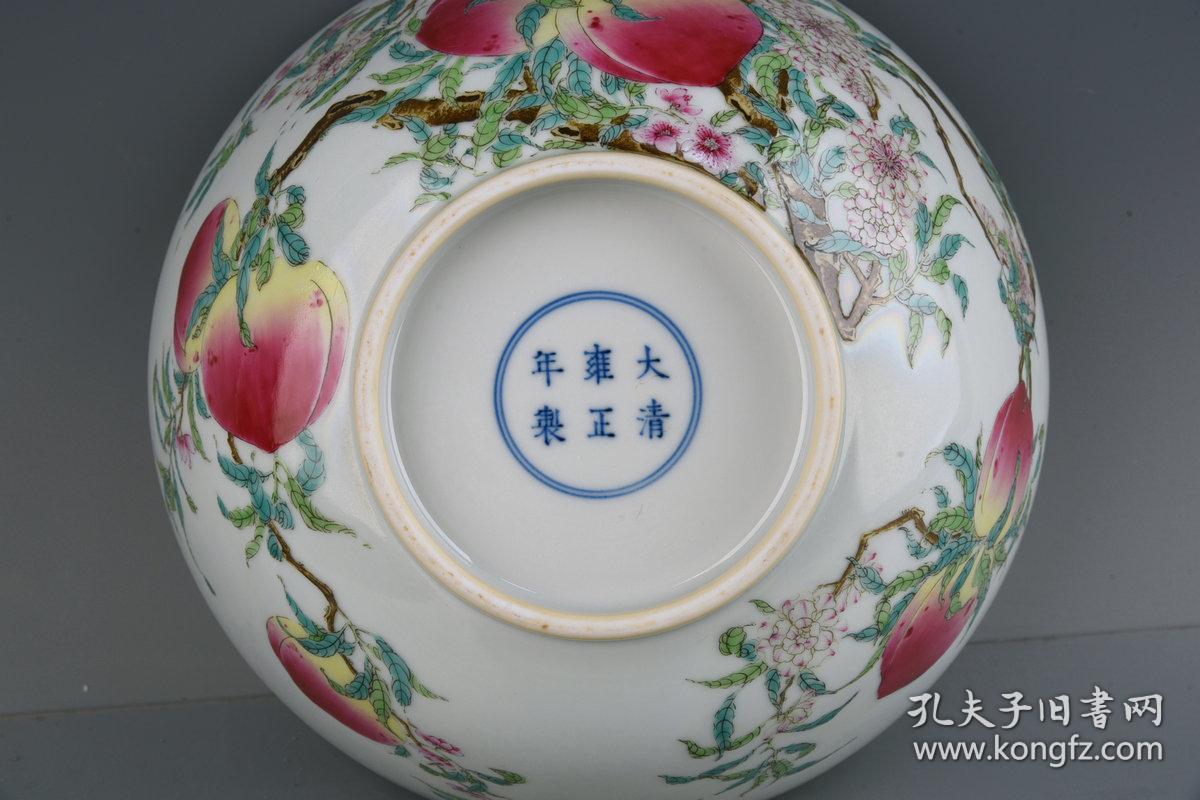 清雍正年制珐琅彩八桃福禄寿纹碗