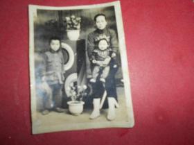 老照片【母与儿女合影，约50年代
