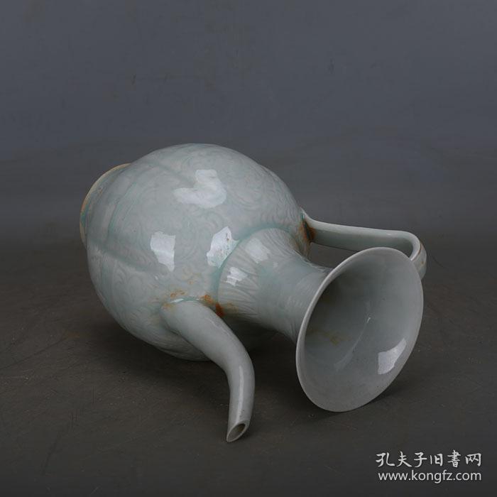 宋代湖田窑青釉手工刻花瓷壶