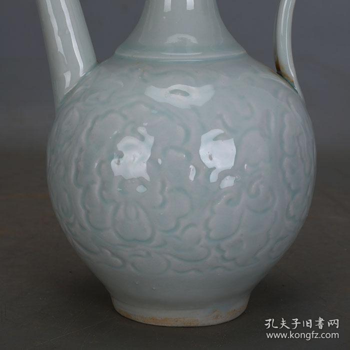 宋代湖田窑青釉手工刻花瓷壶