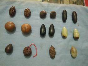 清代文玩手捻核桃，玉石，葫芦，红木等16件。