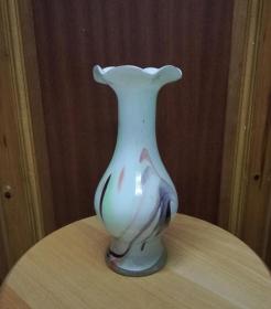 漂亮的白地彩琉璃花瓶