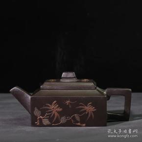 台湾回流老紫砂壶清代老衣柜朱泥清代乾隆年制泥绘扁茶壶壶四方门开关中间的木条图片