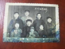 老黑白照片 1963年春节留影 全家福