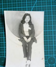 台湾70年代女青年照片一枚