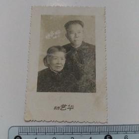 70年代杭州艺华照相照片，姐弟合影留念。