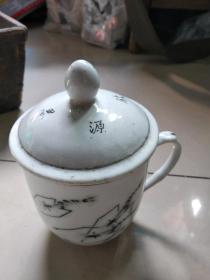 老茶杯，齐白石画，