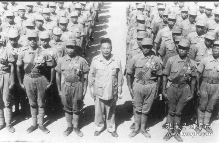 34张包括蒋经国在大陆江西省搞社会实践活动的9张照片和在台湾生活