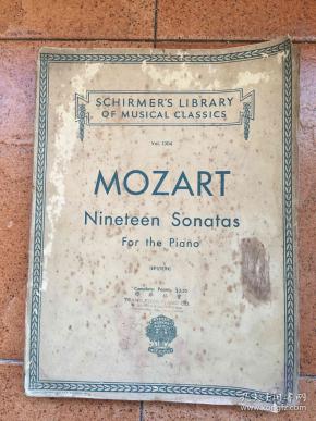 1945钢琴简谱_小星星钢琴简谱(2)