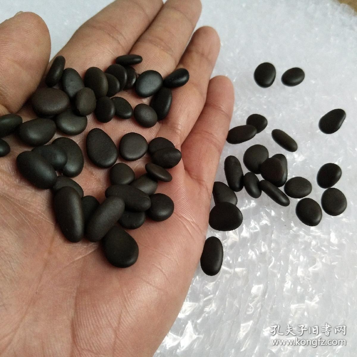 广西江河里的黑瓜子石批发,12元一斤,标价是一斤的价
