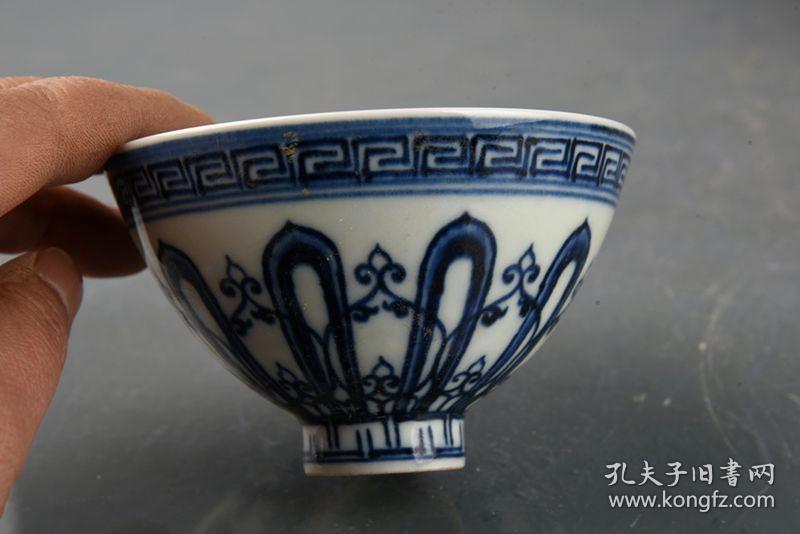 明永乐年制青花莲子纹鸡心杯1