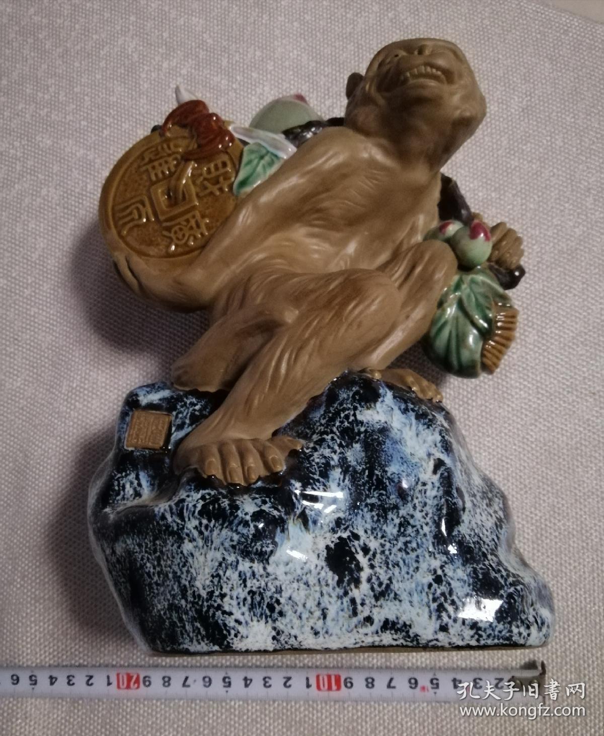 广东石湾窑雕塑大师霍兰作品,《金猴献瑞》保真作品,带原盒包装
