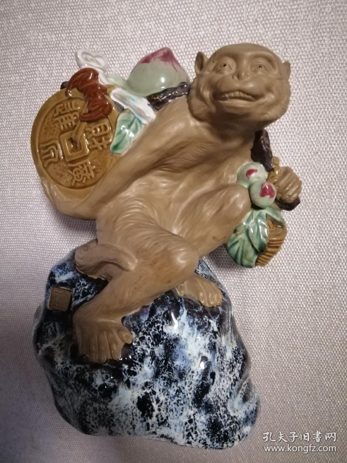 广东石湾窑雕塑大师霍兰作品,《金猴献瑞》保真作品,带原盒包装