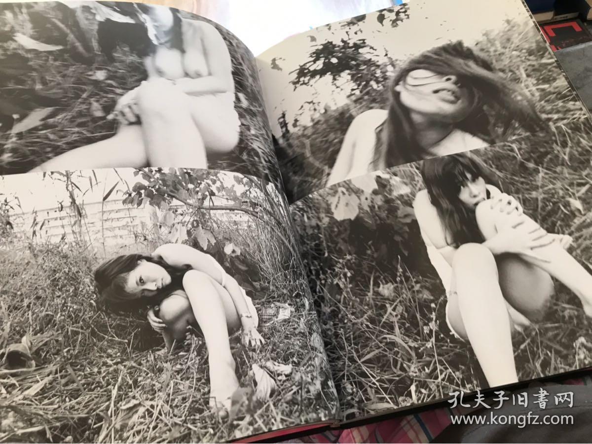 日版绝版摄影集《荒木经惟 铃木惟/izumi,this bad girl 》