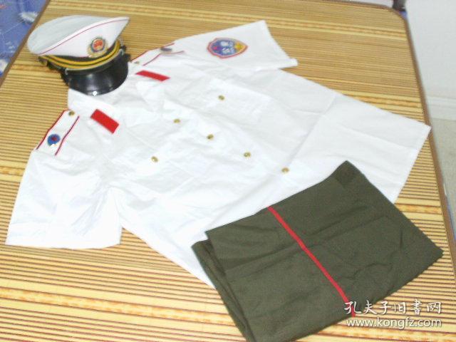 上世纪80年代后期老公安交警夏的确良白短袖