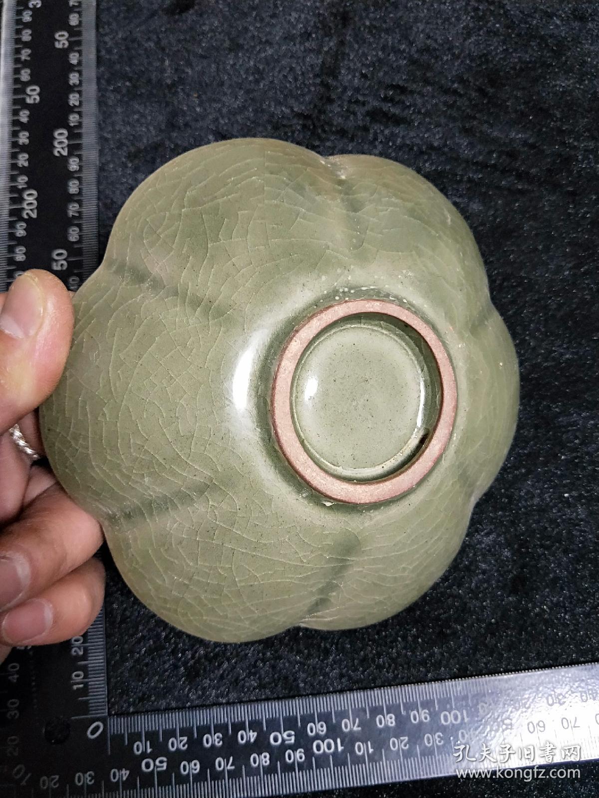 宋耀州窑瓷,花口雕花开片盘,瓷器,民间收藏,尺寸看图,介绍仅代表个人
